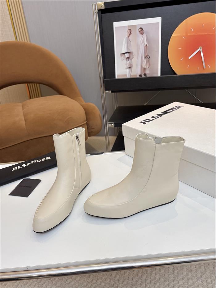 2025112818547744 360